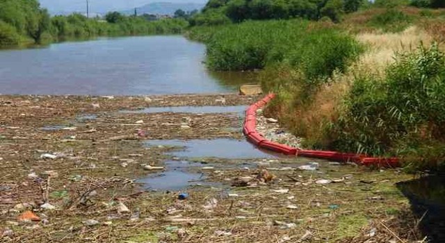 Büyük Menderes Nehri pislik saçıyor