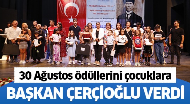 Çocuklara ödüllerini Başkan Çerçioğlu verdi