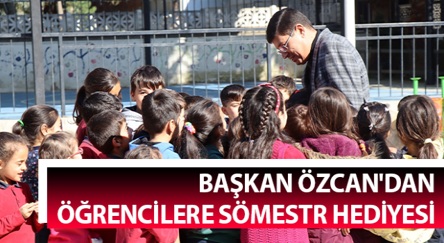 Başkan Özcan'dan öğrencilere hediye