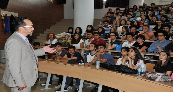 Tıp öğrencilerine ilk ders Rektör Bircan'dan