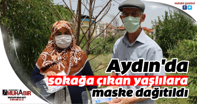  Aydın'da sokağa çıkan yaşlılara maske dağıtıldı