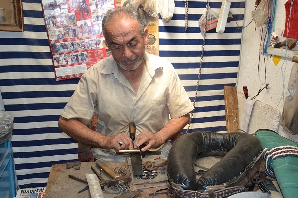 Saraçlık Mesleğini 55 Yıldır Yaşatıyor