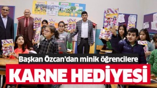 Başkan Özcan'dan minik öğrencilere karne hediyesi