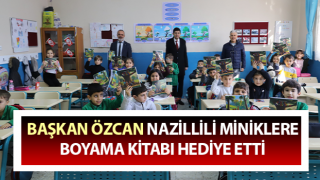 Başkan Özcan, miniklere boyama kitabı hediye etti